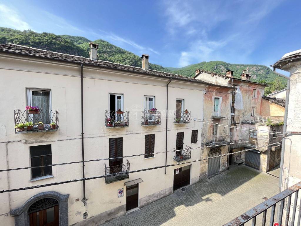 Appartamento in vendita a Pont-Canavese via Caviglione