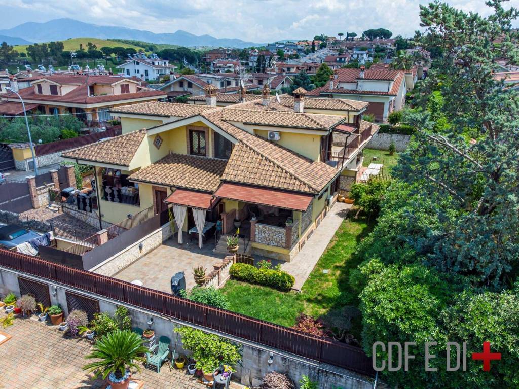 Villa Bifamiliare in vendita a Guidonia Montecelio via Carlo Plutarco