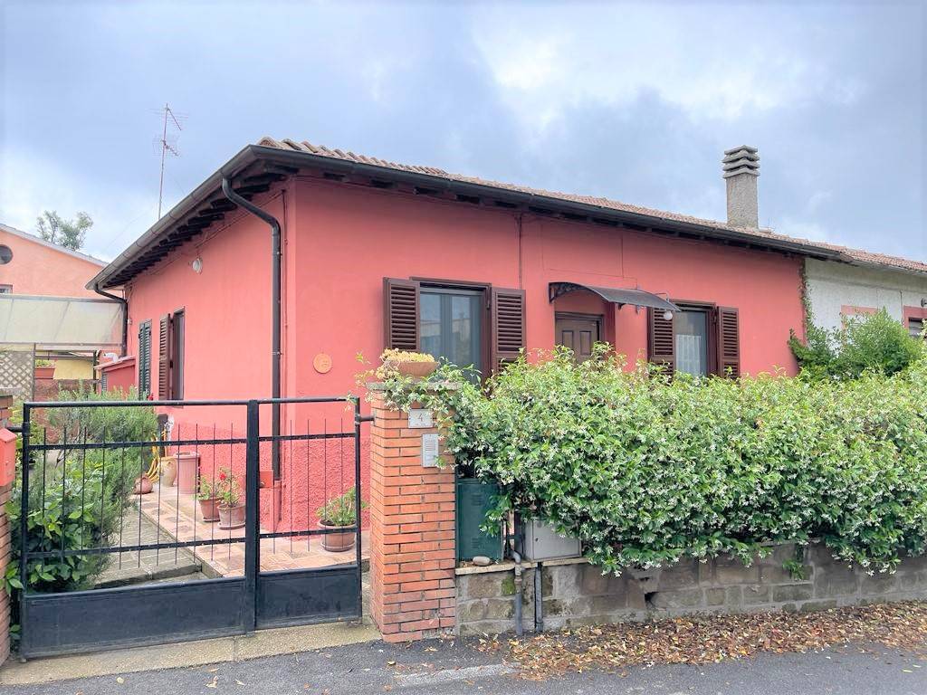Villa Bifamiliare in vendita a Manziana via Pisa, 4