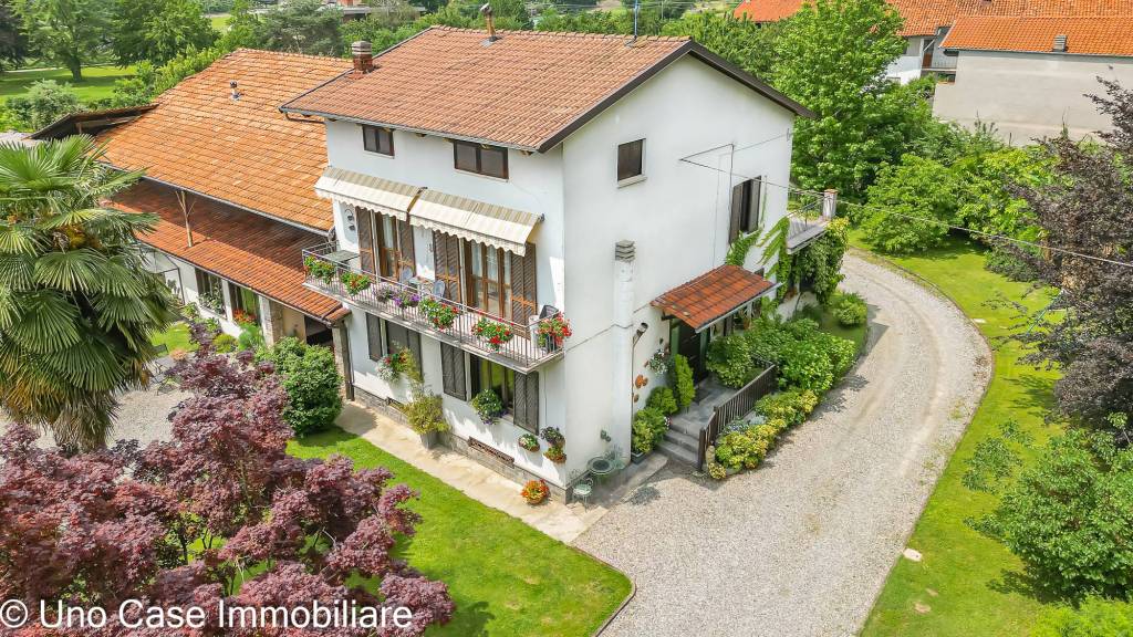 Villa Bifamiliare in vendita a Romano Canavese
