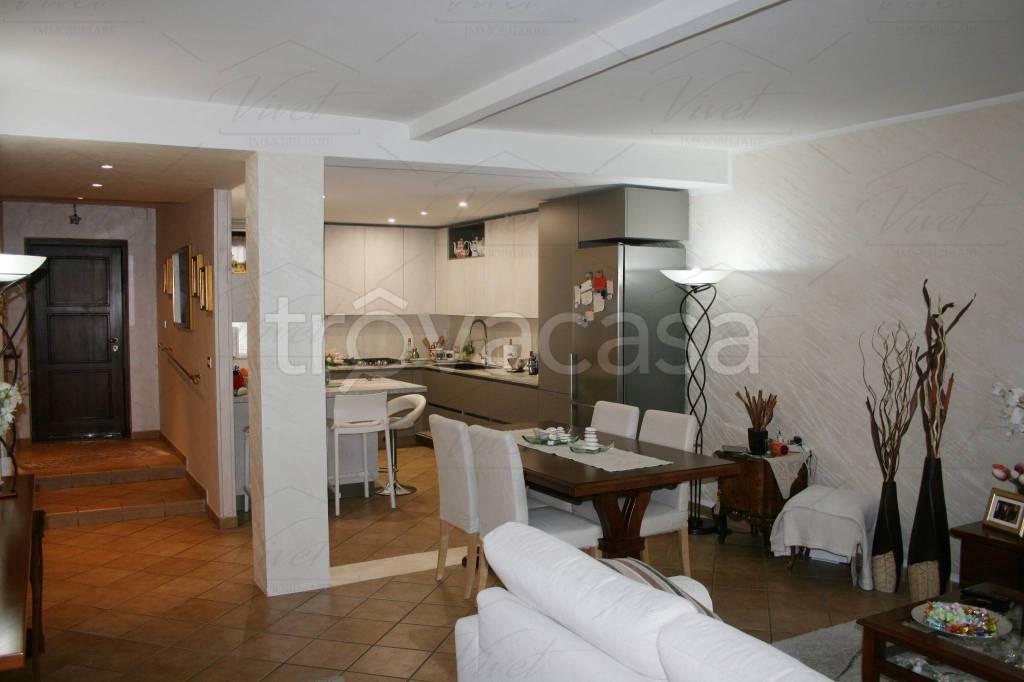 Appartamento in vendita a Cologno Monzese via Fabio Filzi, 16