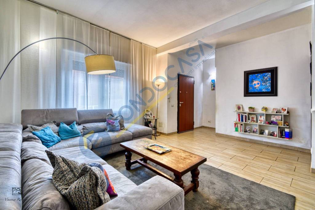 Appartamento in vendita a Senago via Camillo Benso di Cavour, 173