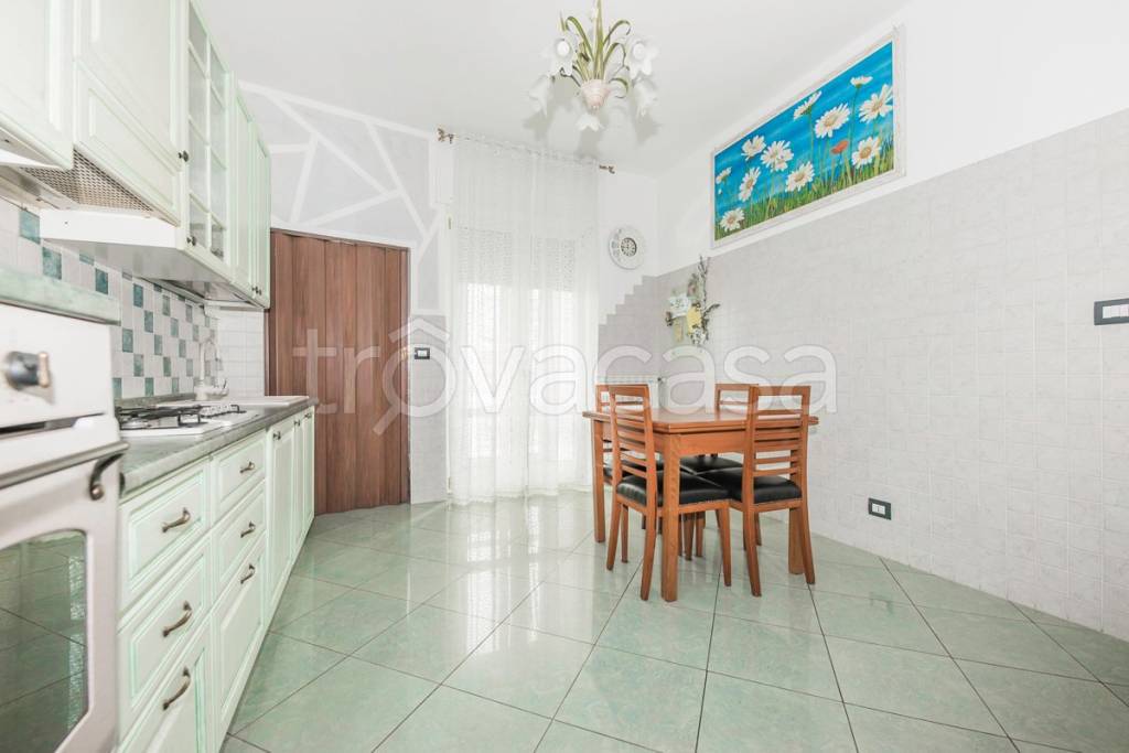 Appartamento in vendita a Rivoli via sestriere , 137