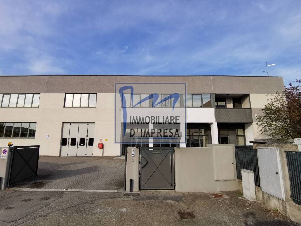 Capannone Industriale in vendita a Parma via Tito Ed Ettore Manzini