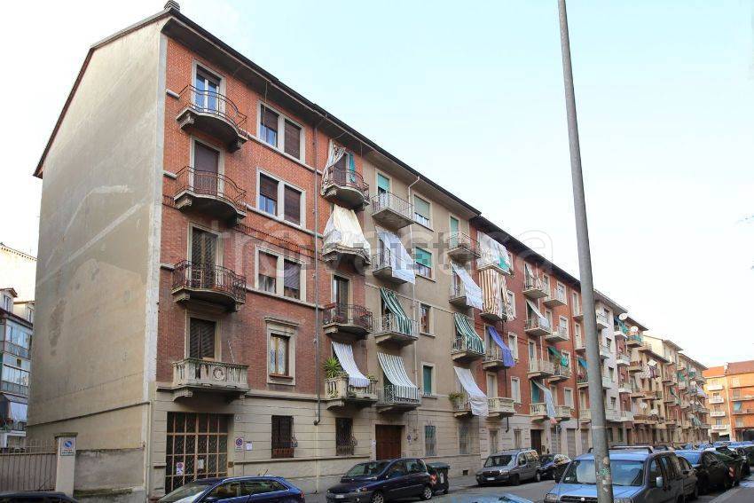 Garage in vendita a Torino via Ozegna, 3