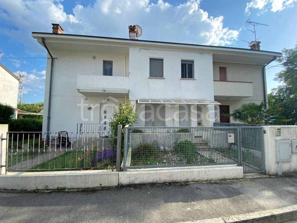 Villa a Schiera in vendita a Gradisca d'Isonzo via Alessandro Manzoni