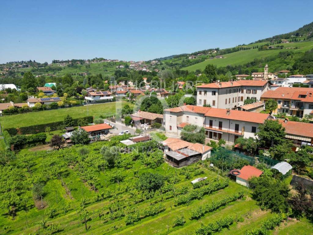 Casa Indipendente in vendita a Grumello del Monte via Fontanone 14