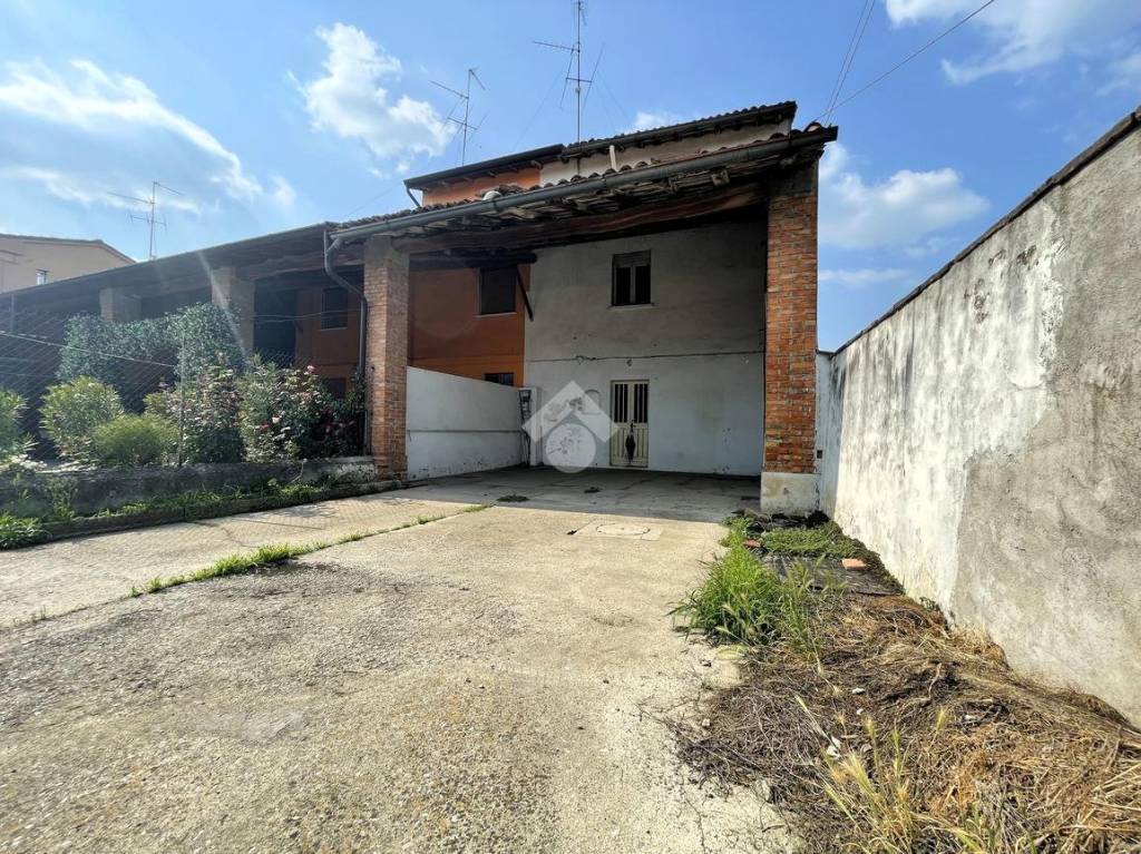 Casa Indipendente in vendita a Capergnanica via Sant'Antonino, 75