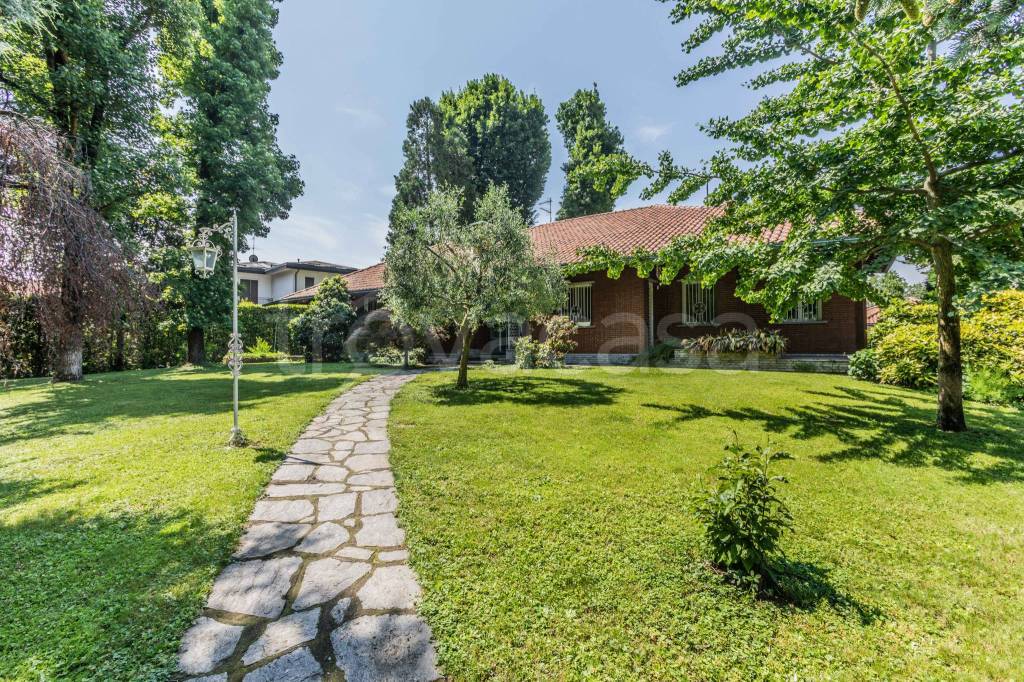 Villa in vendita a San Vittore Olona via Giuseppe Mazzini, 38