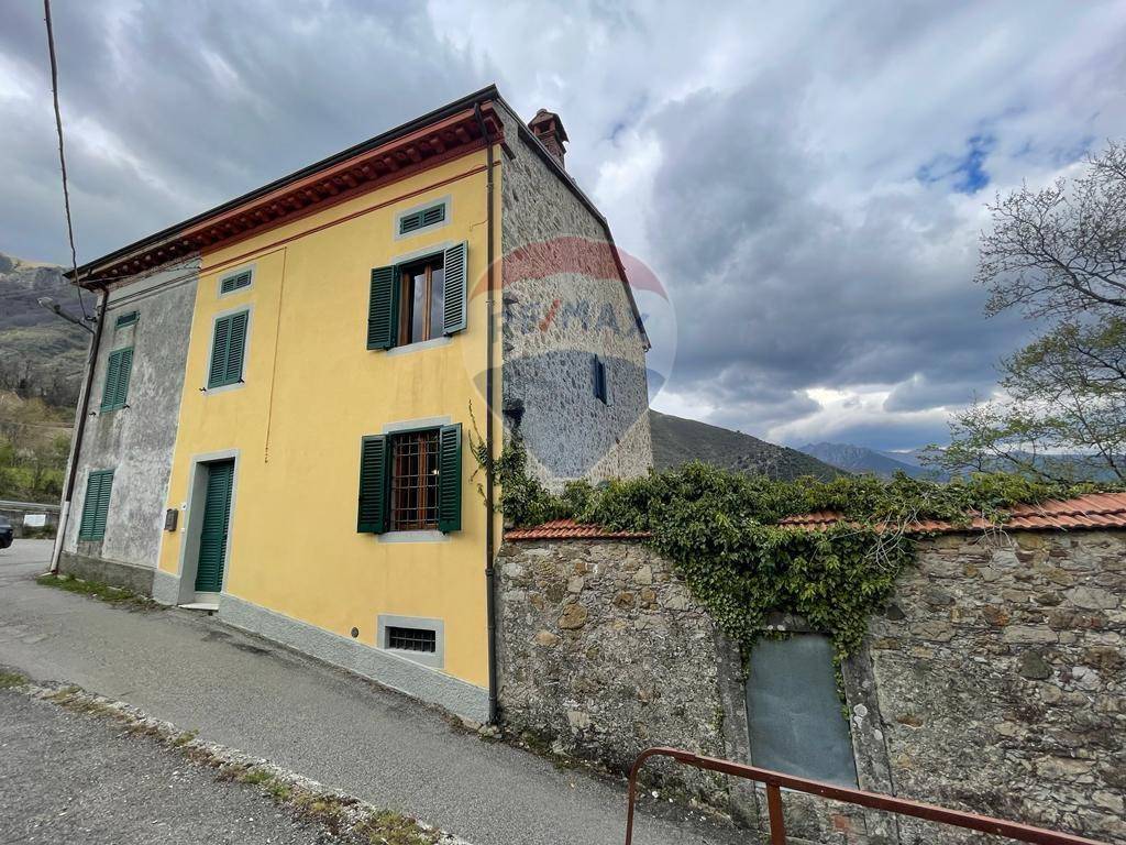 Villa Bifamiliare in vendita a Bagni di Lucca loc. Livizzano, 64