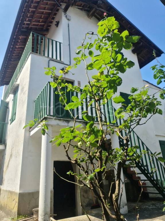 Casa Indipendente in vendita a San Colombano Belmonte via Frazione Cresto, 54