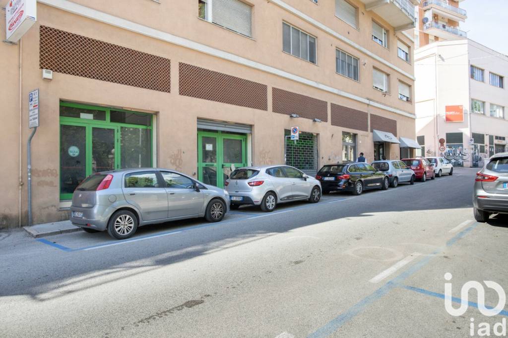 Negozio in vendita ad Ancona via Valle Miano, 37