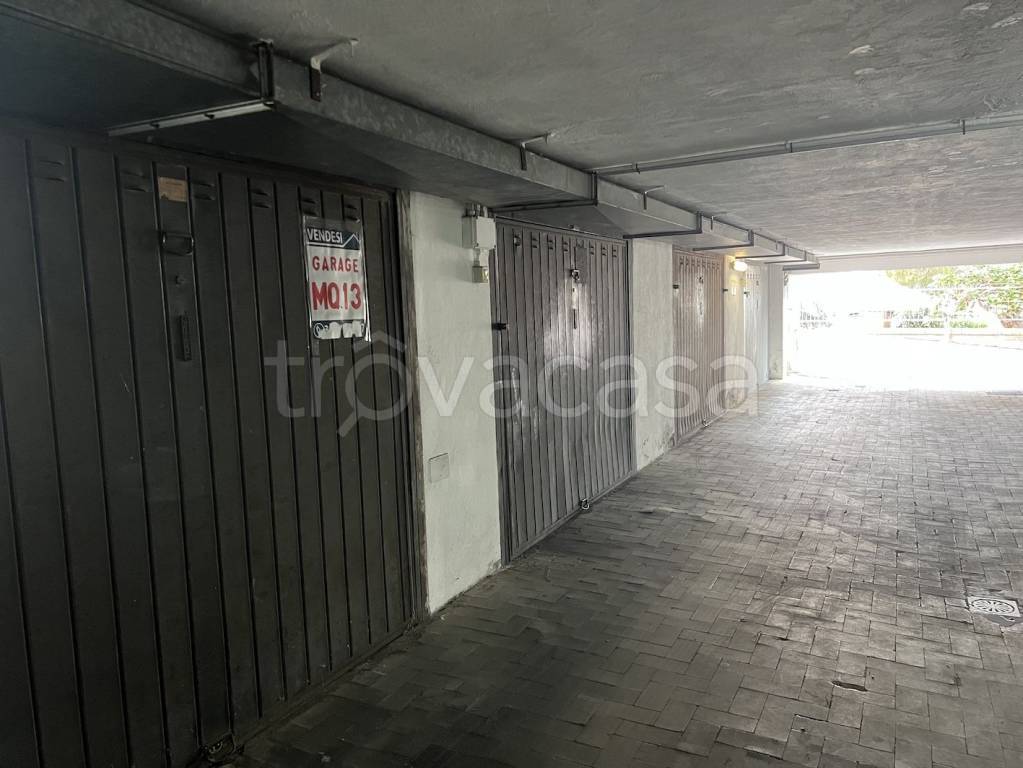 Garage in vendita a Gravina di Catania via Fratelli Bandiera, 23