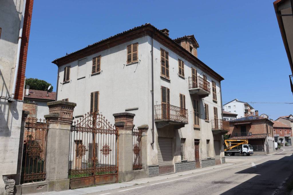 Casale in vendita a Castagnole delle Lanze via Val Bera, 2