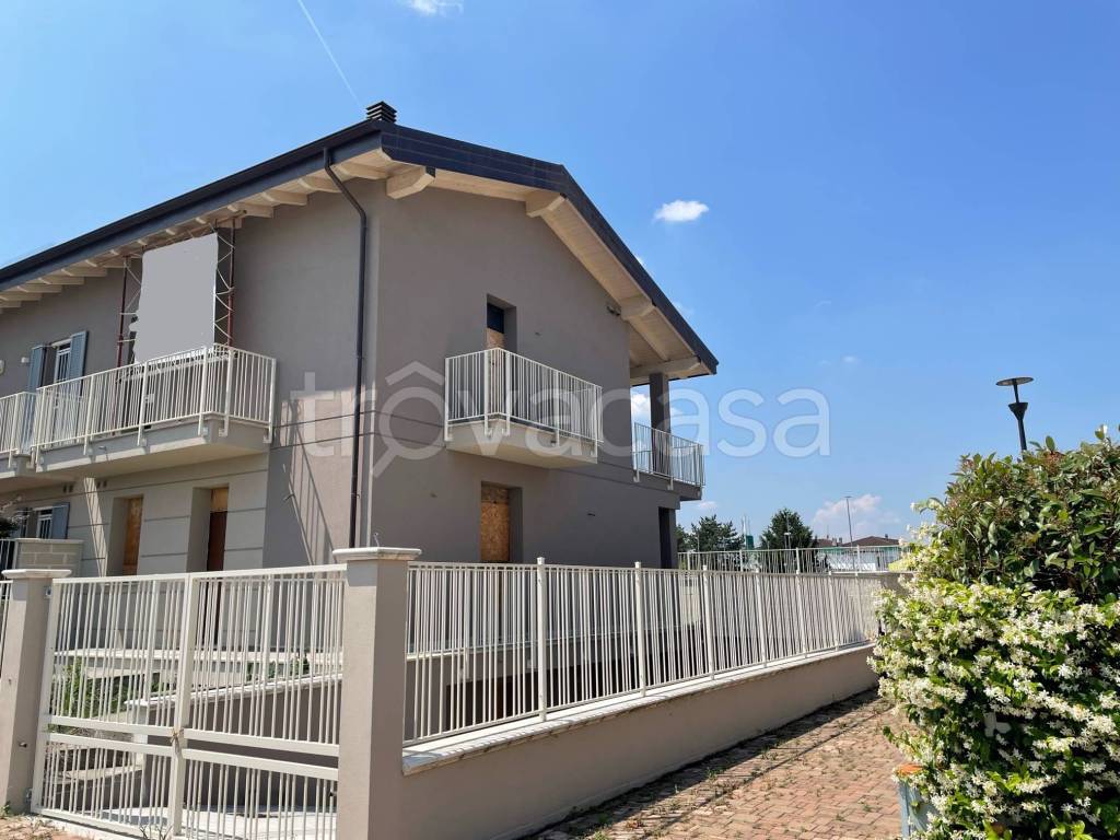 Villa Bifamiliare in vendita a Rottofreno via Roma, 1