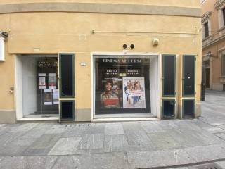 Negozio in affitto a reggio nell'emilia piazza del monte