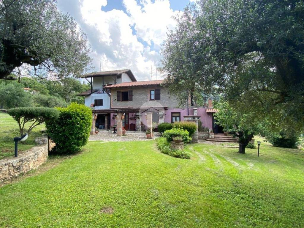 Villa in vendita a Palombara Sabina strada provinciale pascolare, 18
