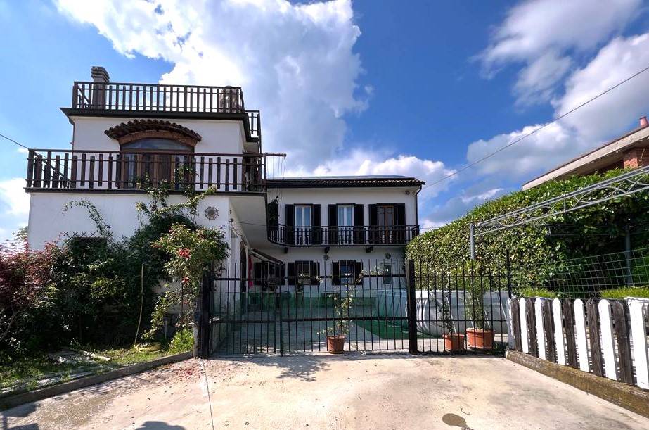 Villa in vendita a Canale sp110