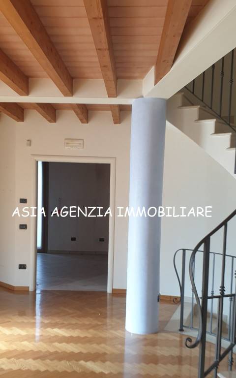 Villa Bifamiliare in vendita a Quinzano d'Oglio via Camillo Benso di Cavour, 33