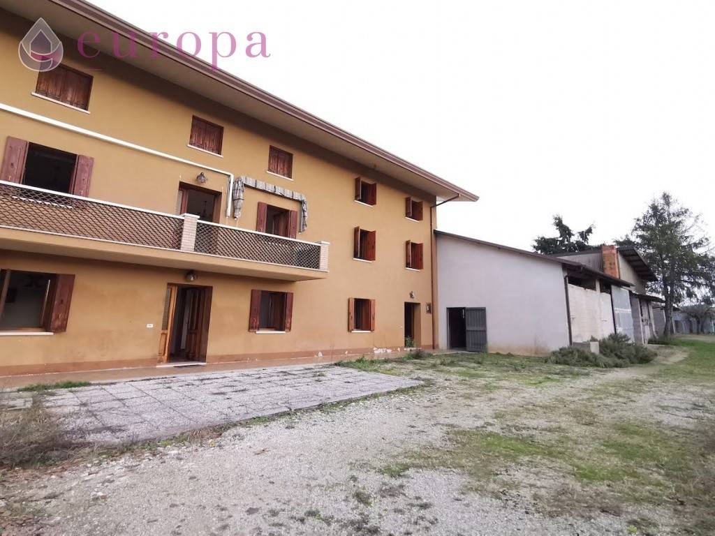 Villa Bifamiliare in vendita ad Azzano Decimo via piave
