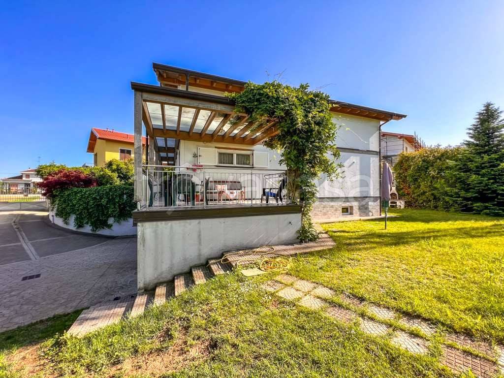 Villa in vendita a Magenta via Foppa, 31