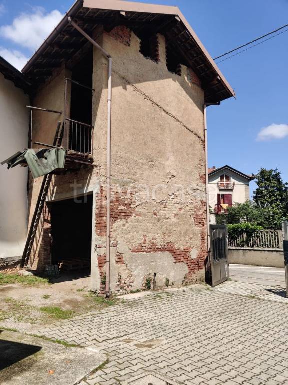 Rustico in vendita a Fagnano Olona via Cesare Battisti