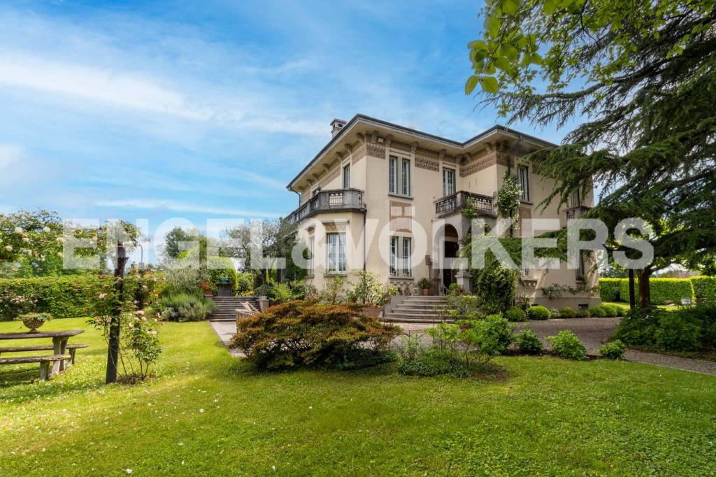 Villa in vendita a Inarzo via San Francesco