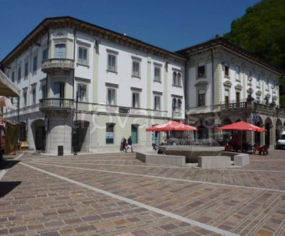 Filiale Bancaria in vendita a Tolmezzo piazza XX Settembre 2