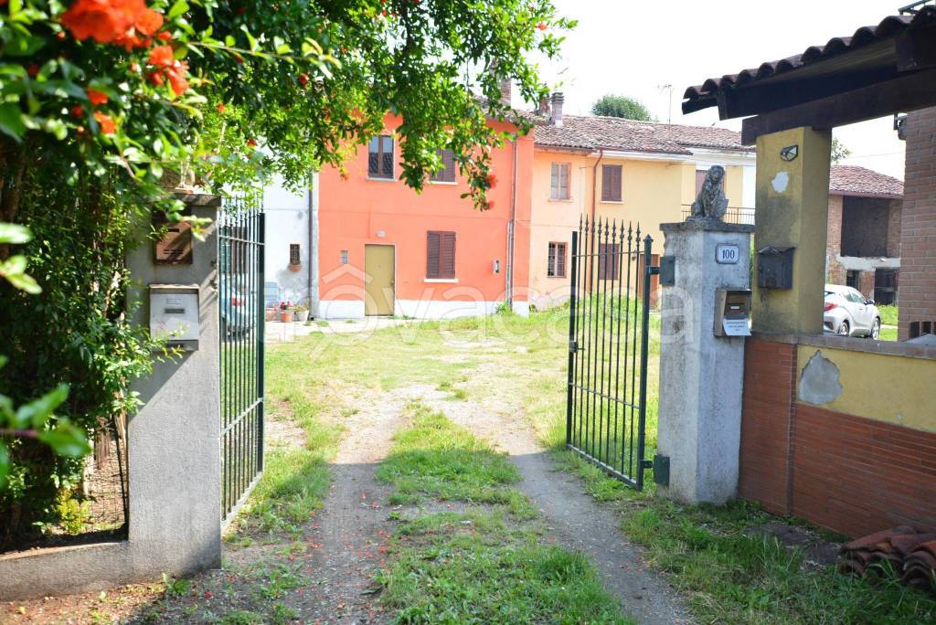 Casa Indipendente in vendita a San Colombano al Lambro via Belfuggito