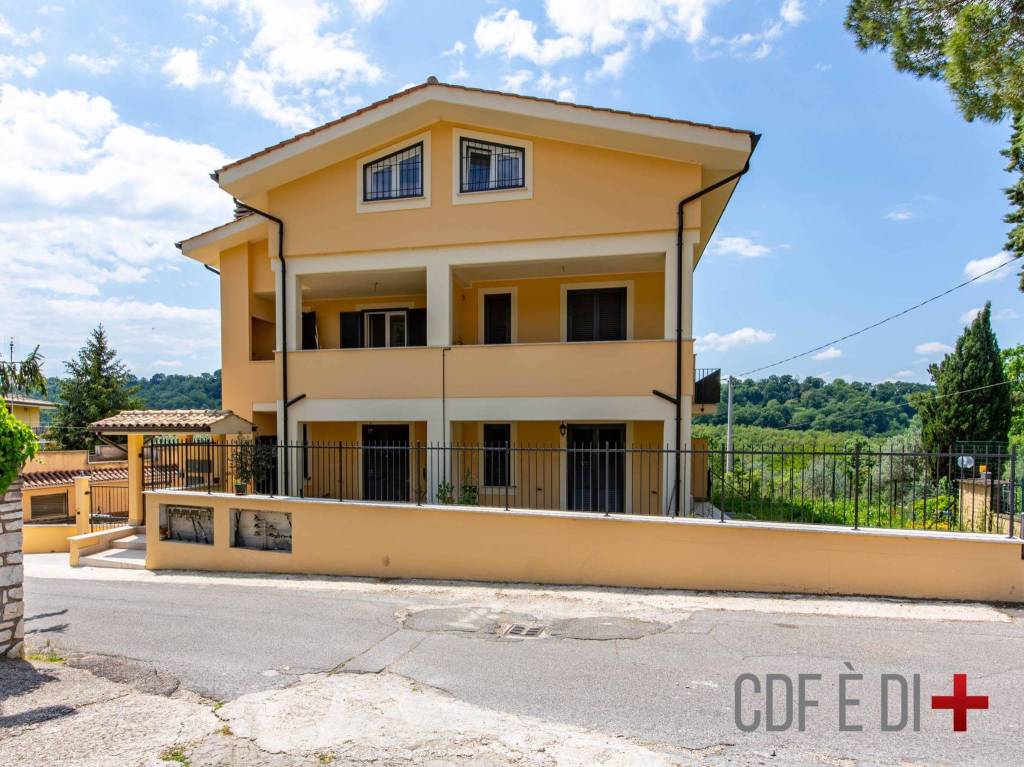 Appartamento in vendita a Fara in Sabina via Enrico Toti