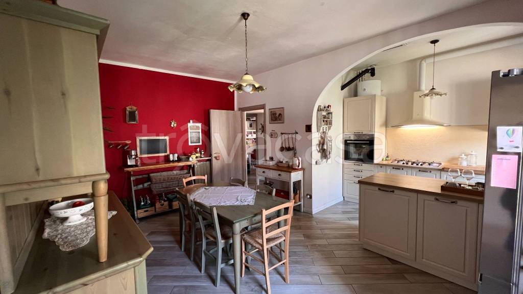 Appartamento in vendita a Carnago via Giuseppe Garibaldi, 13