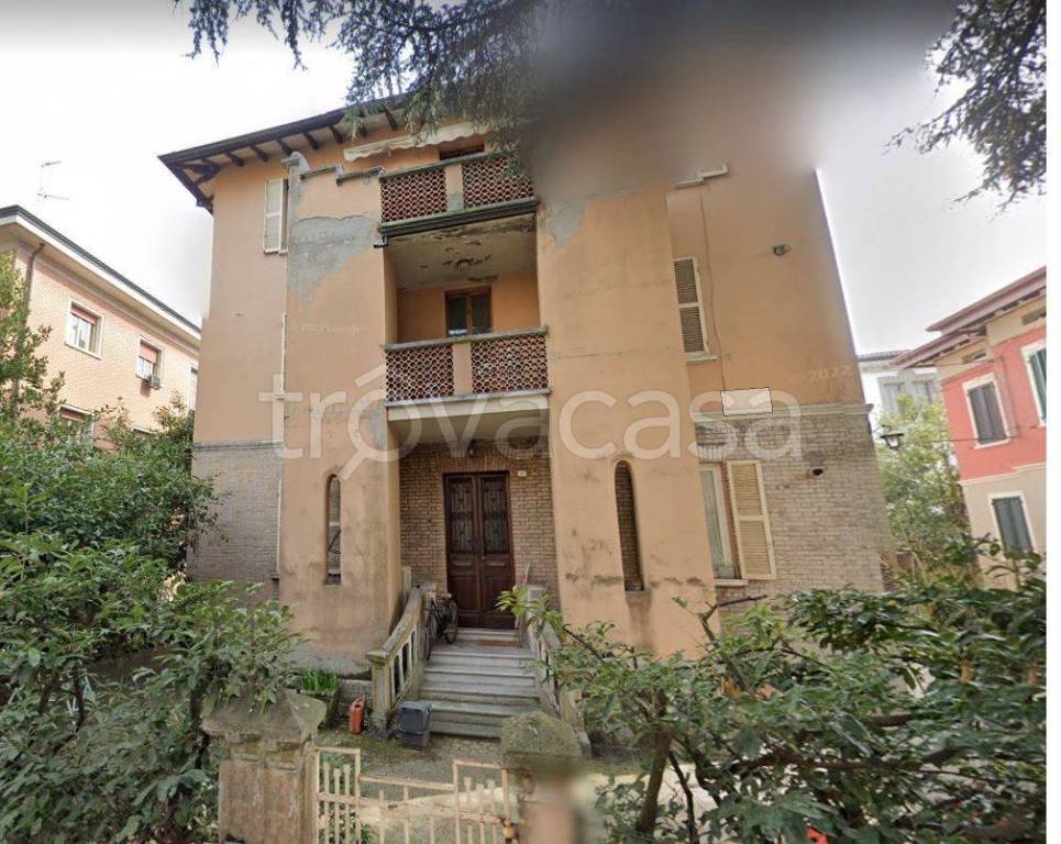Villa in vendita a Reggio nell'Emilia via Volturno, 8