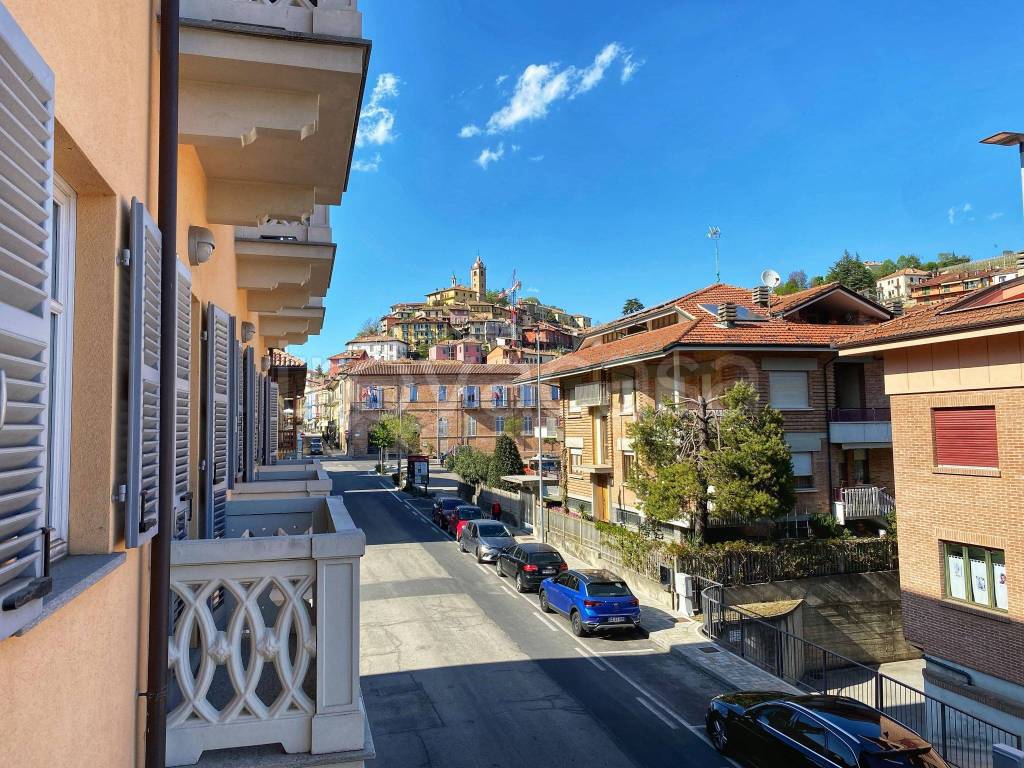 Appartamento in vendita a Monforte d'Alba via Giuseppe Garibaldi