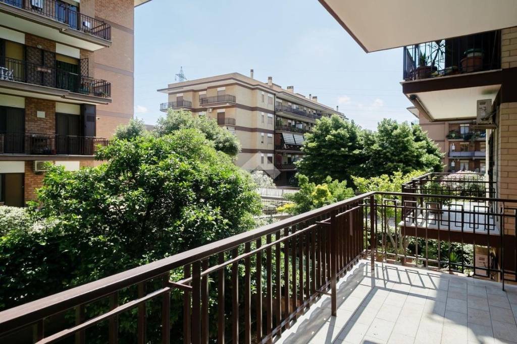 Appartamento in vendita a Roma via di Scorticabove, 53