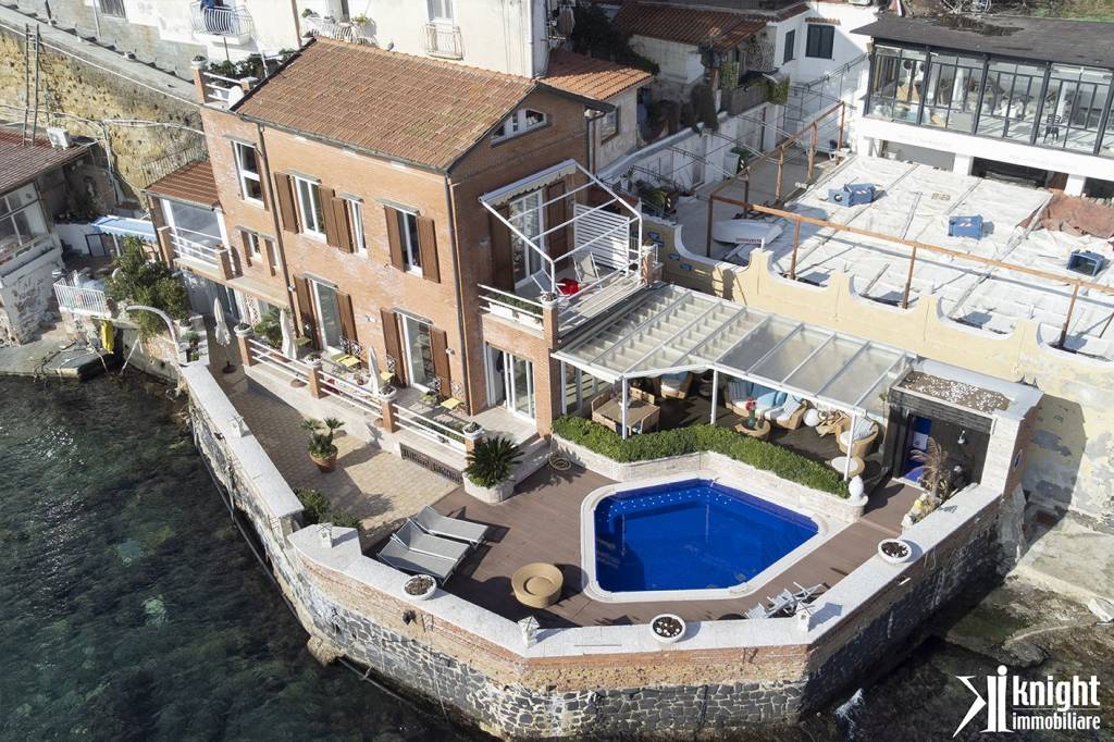 Villa in vendita a Napoli via Marechiaro