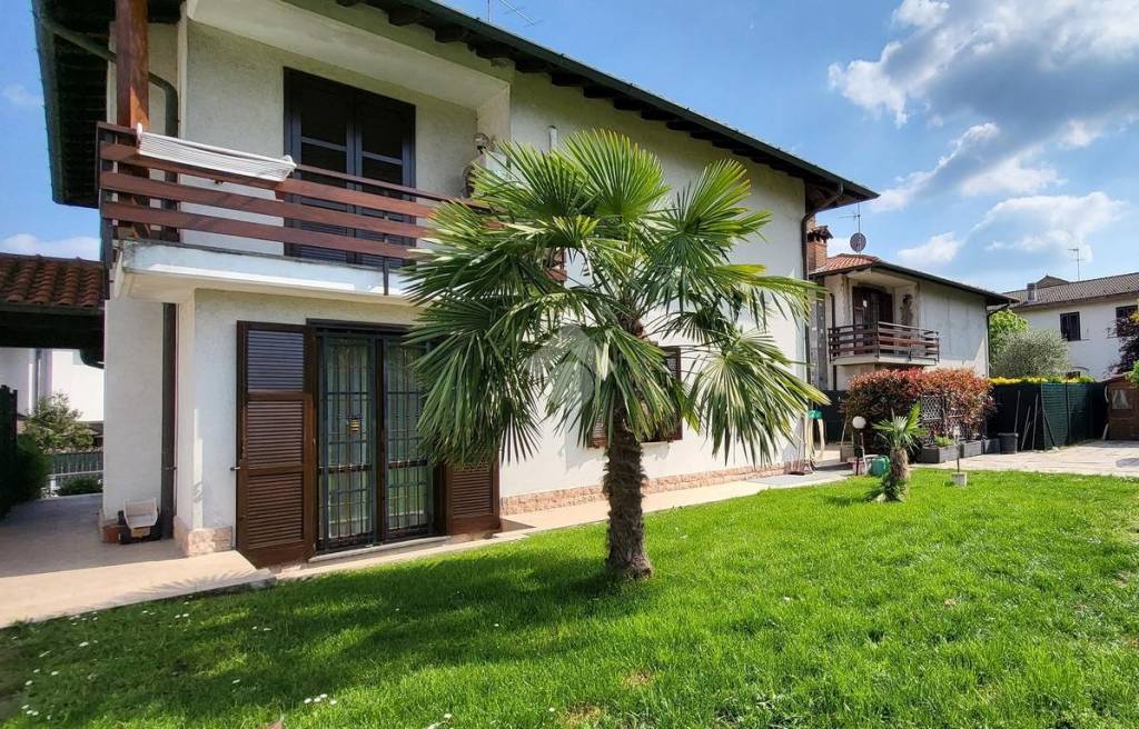 Villa in vendita a Besana in Brianza via Gaetano Casati, 23