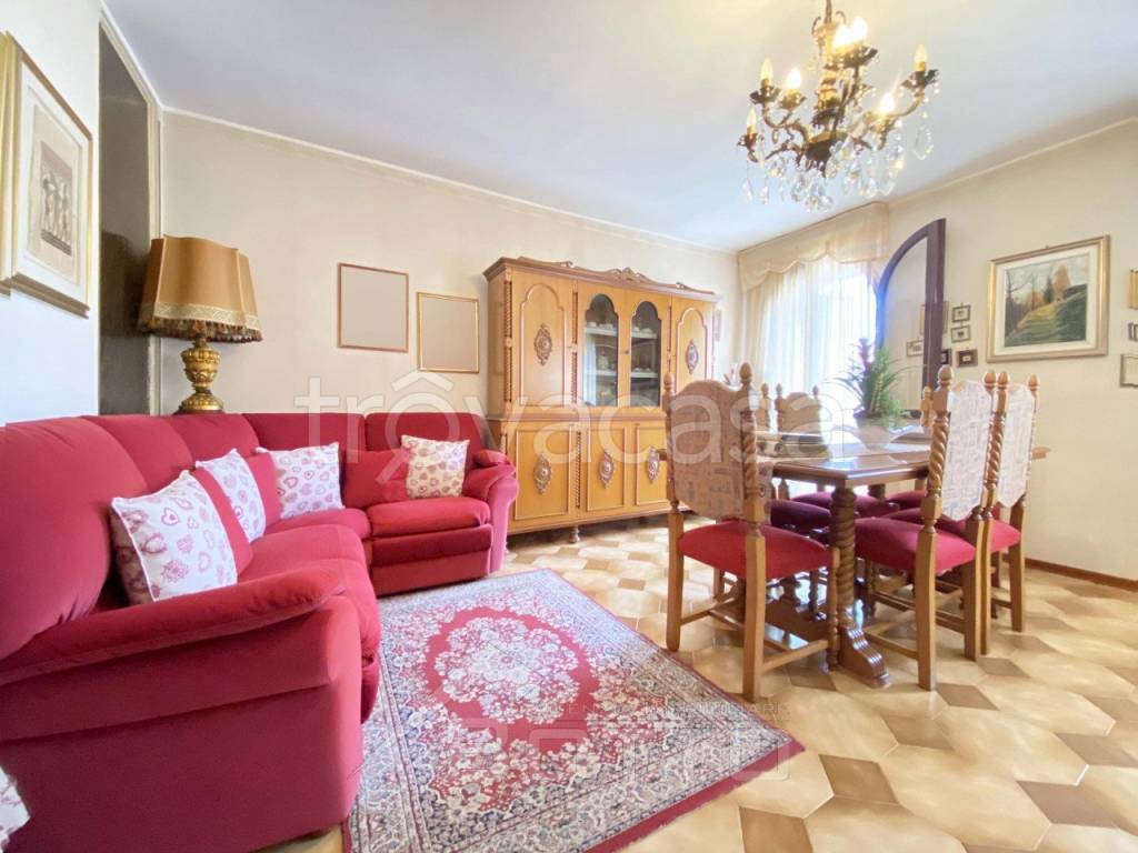 Villa a Schiera in vendita a Romagnano Sesia via Ministro Caccia 20
