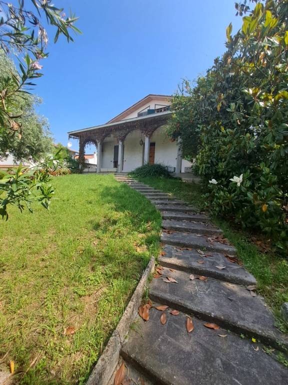 Villa in vendita a Bagnacavallo via Umbria