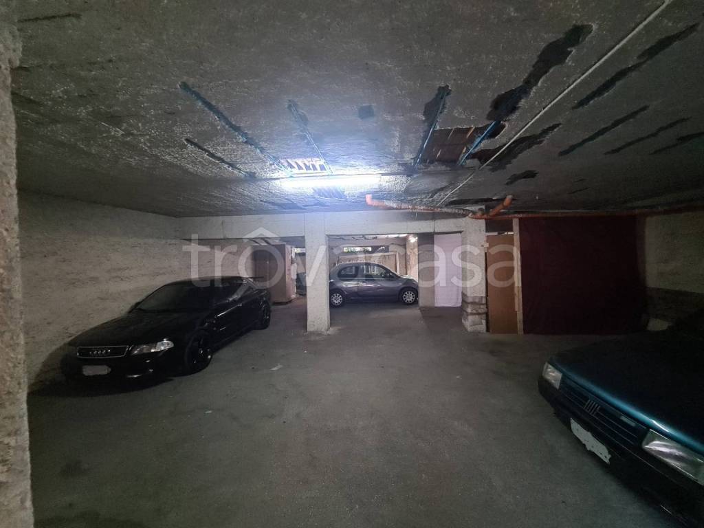Garage in vendita a Napoli viale Privato Marotta