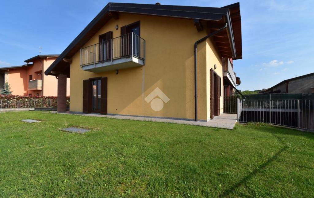 Villa a Schiera in vendita a Veniano via Somigliana, 33