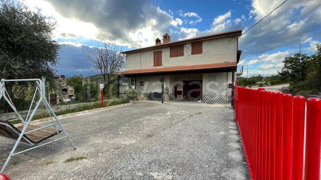 Villa Bifamiliare in vendita ad Ascoli Piceno strada Provinciale Venarottese