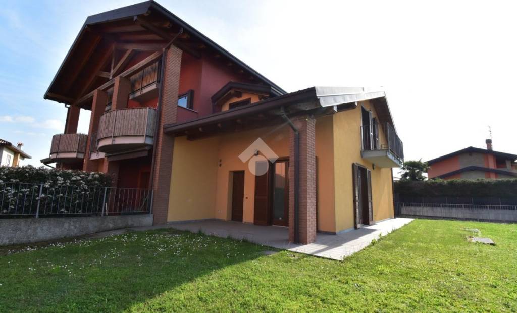 Villa a Schiera in vendita ad Appiano Gentile via g. Mazzini, 6