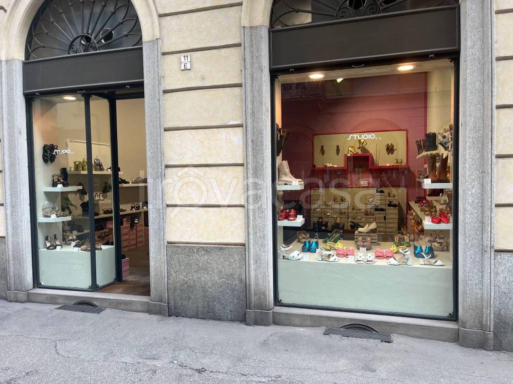 Abbigliamento in in affitto da privato a Torino via Camillo Benso di Cavour, 11