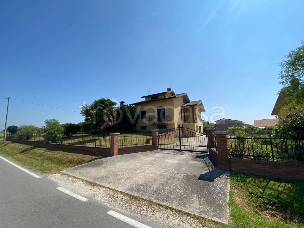 Villa in in vendita da privato a Riva del Po via 2 Giugno, 86
