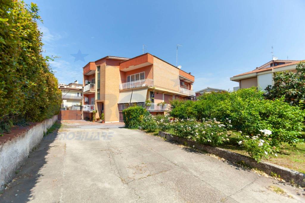 Appartamento in vendita a Roma via Punta Palizzi