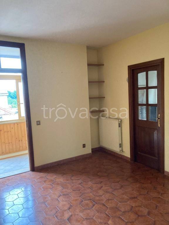 Appartamento in vendita a Capranica via Salvatore Alessi