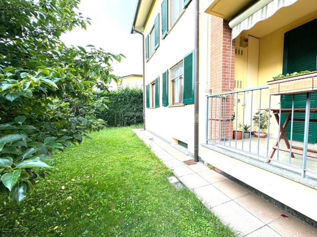 Appartamento in vendita a Usmate Velate via Enrico Fermi 12