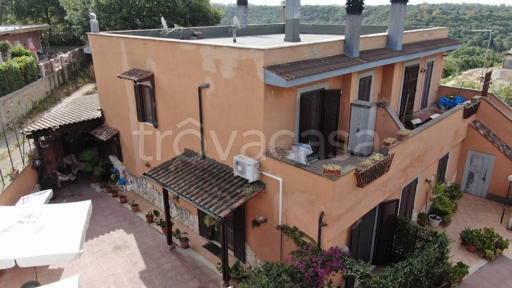 Villa Bifamiliare in vendita a Fiumicino via di Castel Campanile