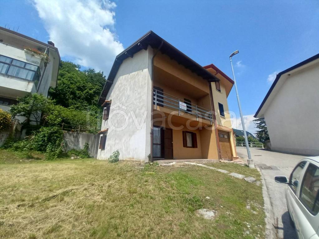 Villa in vendita a Forgaria nel Friuli via Divella
