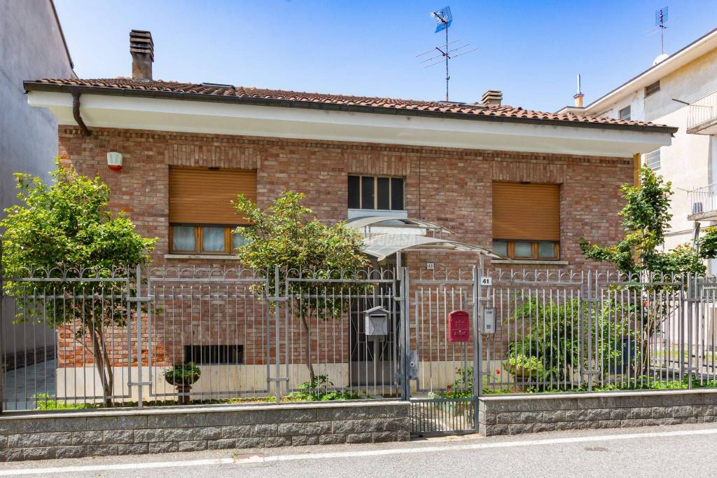 Villa Bifamiliare in vendita a Torino via ghione emilio